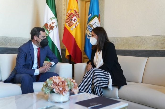 Juanma Moreno y Patricia Cavada