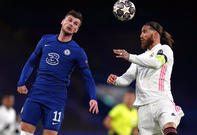 05 May 2021, United Kingdom, London: Chelsea's Timo Werner (L) and Real Madrid's Sergio Ramos battle for the ball during the UEFA Champions League Semi-Final second leg soccer match between Chelsea FC and Real Madrid CF at Stamford Bridge. Photo: Adam D
