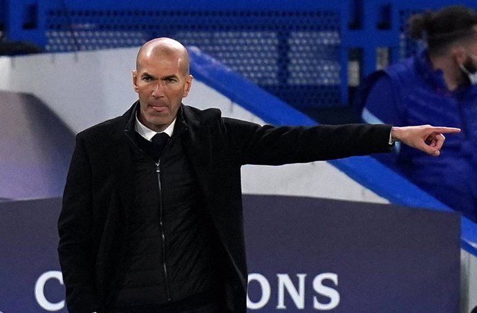 05 May 2021, United Kingdom, London: Real Madrid manager Zinedine Zidane gestures on the touchline during the UEFA Champions League Semi-Final second leg soccer match between Chelsea FC and Real Madrid CF at Stamford Bridge. Photo: Adam Davy/PA Wire/dpa