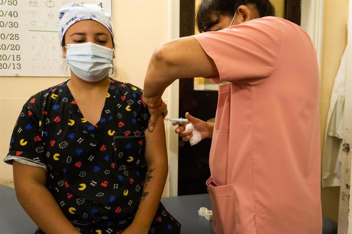 Archivo - Vacunación contra el coronavirus en Argentina.