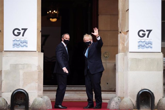 El ministro de Exteriores británico, Dominic Raab, y el primer ministro, Boris Johson, en Londres en las reuniones del G7.