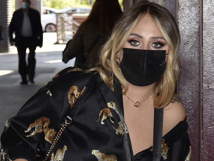 Rocío Flores, con un original vestido de tigres