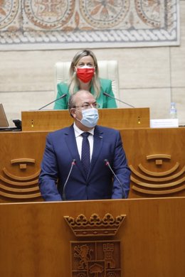 El presidente del Grupo Popular en la Asamblea, José Antonio Monago, en su turno de intervención en el Debate sobre el Estado de la Región desde la tribuna en la Cámara regional