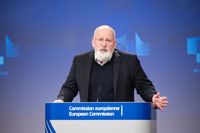 Archivo - FILED - 24 February 2021, Belgium, Brussels: European Commissioner for European Green Deal Frans Timmermans speaks during a press conference on "Building a Climate-Resilient Future - A new EU Strategy on Adaptation to Climate Change" at the EU