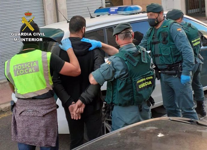 Guardia Civil desmantela en Águilas un punto de venta de sustancias estupefacientes