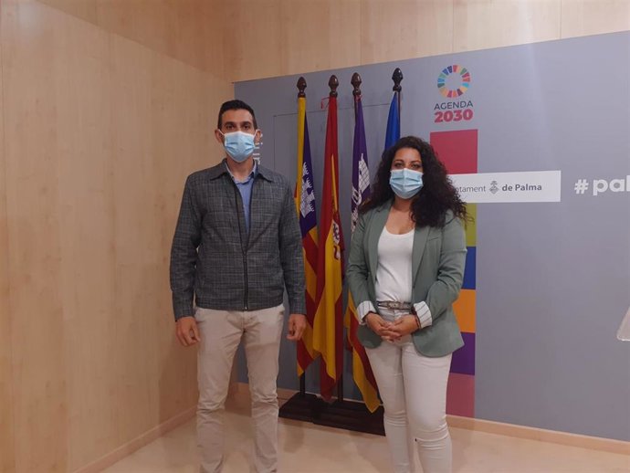 La regidora de Infraestructuras y Accesibilidad, Angélica Pastor, junto con el coordinador general del área, Luis Sureda.