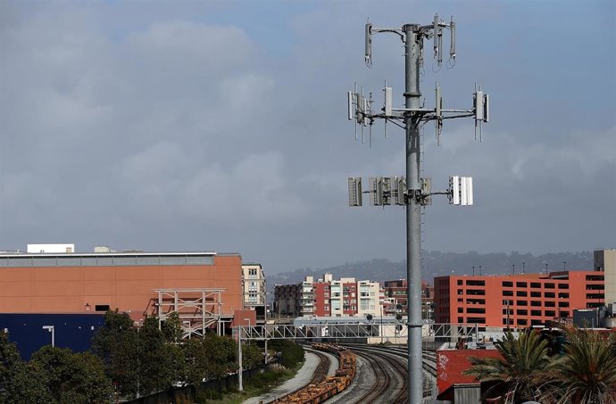 Archivo - Torre de comunicaciones en California