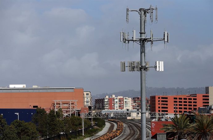 Archivo - Torre de comunicaciones en California