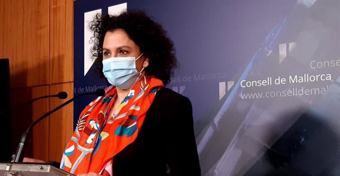 La consellera de Territorio del Consell de Mallorca, Maria Antnia Garcías, en una rueda de prensa.