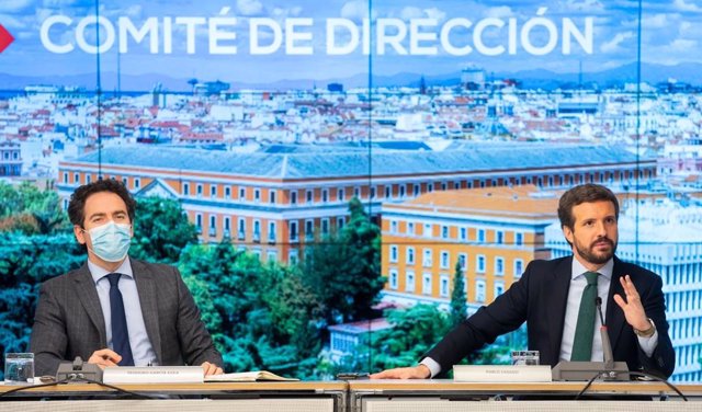 El líder del PP, Pablo Casado, preside la reunión del comité de dirección del PP. En la imagen junt al secretario general del partido, Teodoro García Egea. En Madrid, a 18 de abril de 2021.