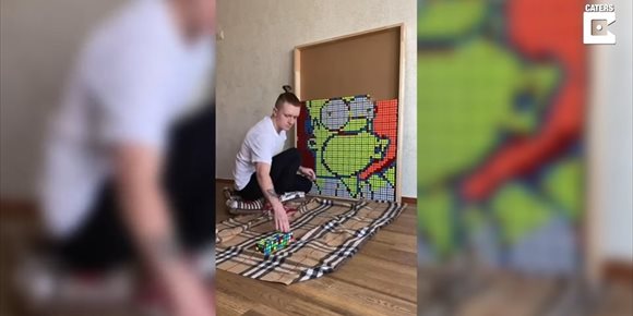 1. Este artista de 21 años crea retratos gigantes de personajes de la cultura pop con cientos de cubos de Rubik