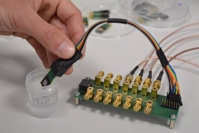Dispositivo sensor desarrollado en el proyecto KardiaTool /