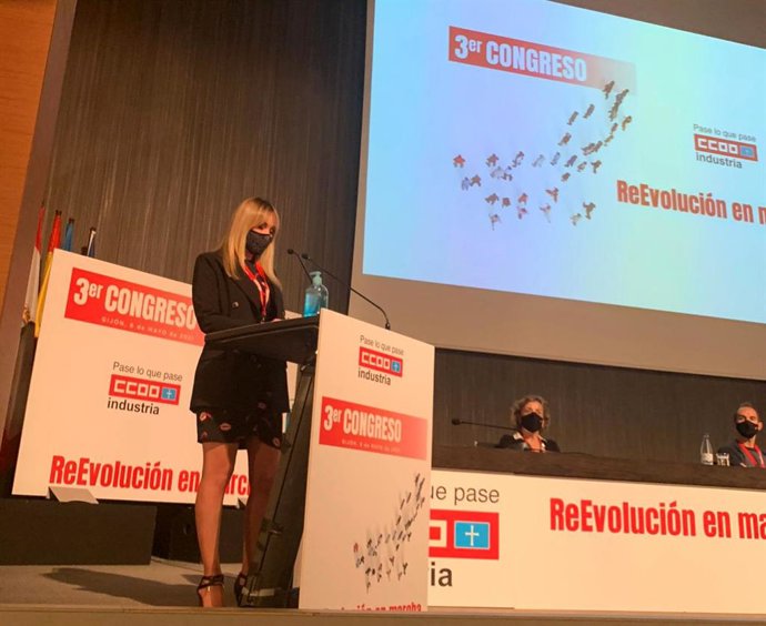 La directora general de Industria, Rosana Prada, durante su intervención en el III Congreso de CCOO de Industria, en Gijón