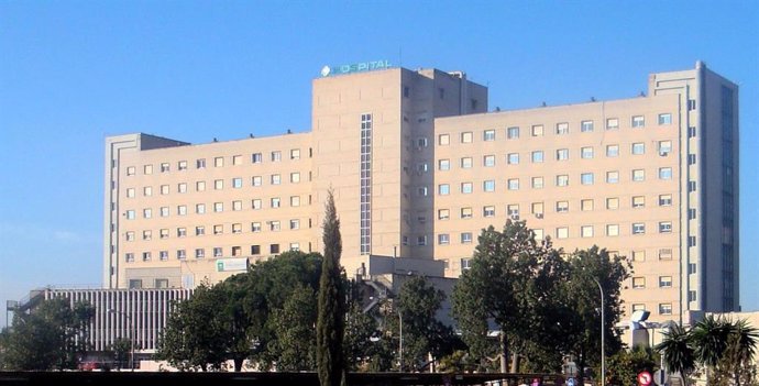 Archivo - Fachada del Hospital de Valme en Sevilla