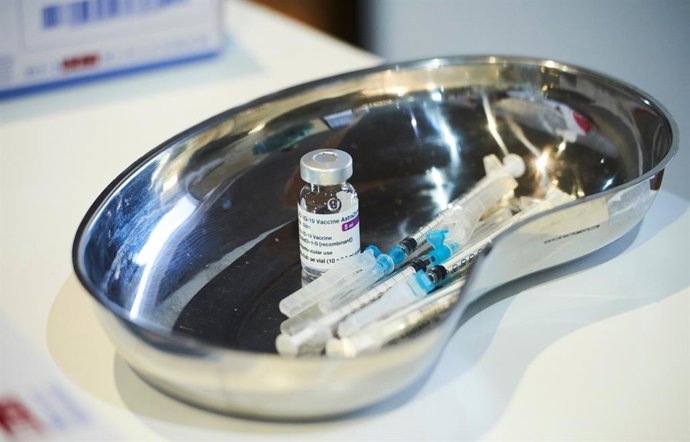 Archivo - VACUNACIÓN CONTRA EL CORONAVIRUS