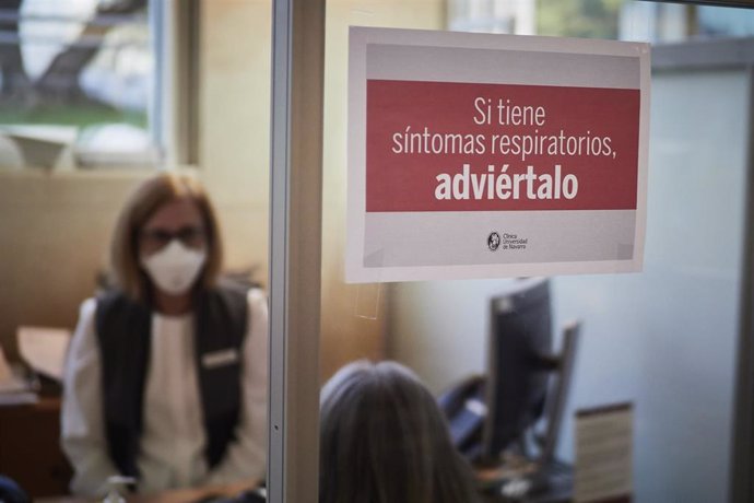 Archivo - Sala para los pacientes con un cartel indicativo en las instalaciones del Centro de Investigaciones Médicas Aplicadas (CIMA) de la Universidad de Navarra, en Pamplona, Navarra, (España), a 10 de noviembre de 2020. Actualmente, el 94 % de los a