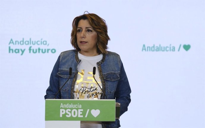 La secretaria general del PSOE-A, Susana Díaz, en rueda de prensa este jueves antes de la reunión de la Comisión Ejecutiva Regional.