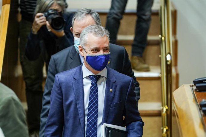 Archivo - El Lehendakari, Iñigo Urkullu, a su llegada a una sesión plenaria marcada por la aprobación de presupuestos del Gobierno vasco, en el parlamento vasco, Vitoria, Álava, País Vasco, (España), a 20 de febrero de 2021. El pleno estará marcado por 