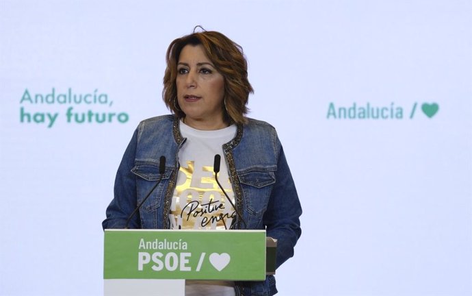 La secretaria general del PSOE-A, Susana Díaz, en rueda de prensa este jueves antes de la reunión de la Comisión Ejecutiva Regional.