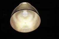 El Defensor del Pueblo cuestiona los impuestos sobre la luz y que no pueda adaptarse la potencia