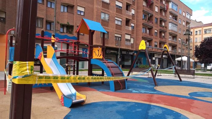 Archivo - Parque infantil en Logroño