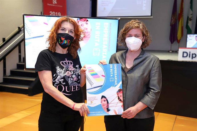 La delegada de Igualdad de la Diputación, Alba Doblas (dcha.), y la gerente de Incentifor, Inmaculada Pérez, presentan el programa 'Empresarias en ruta'.