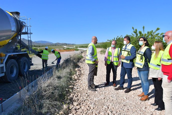 La Junta acondiciona la vía pecuaria del Camino Real de Lorca en Baza (Granada) como infraestructura de uso público