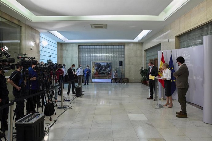 La vicepresidenta tercera y ministra de Trabajo, Yolanda Díaz, en rueda de prensa el 28 de abril tras la LXXIX Conferencia Sectorial de Empleo sobre la distribución territorial de los 2.111 millones de euros a Políticas Activas de Empleo.