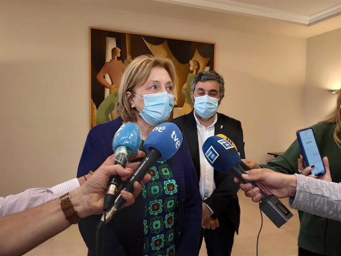 La delegada del Gobierno en Asturias, Delia Losa, y el consejero de Desarrollo Rural y Cohesión Territorial, Alejandro Calvo.