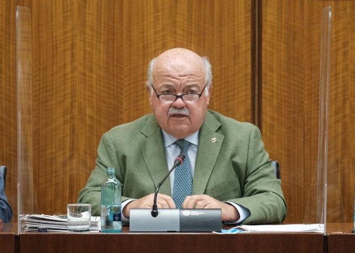 Archivo - El consejero de Salud y Familias, Jesús Aguirre, comparece en comisión parlamentaria, foto de archivo