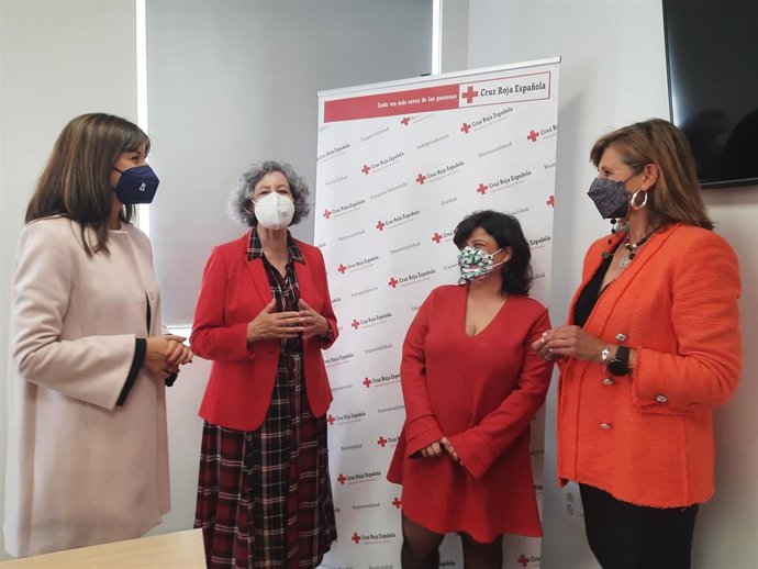 Concepción Méndez y Leticia González visitan Cruz Roja