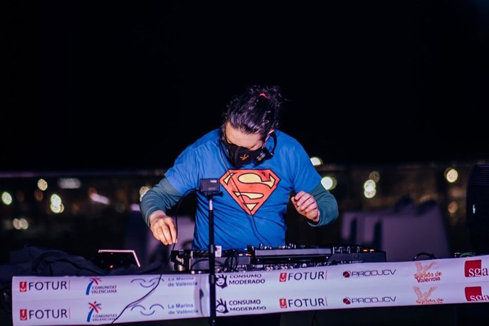 Archivo - Uno de los participantes en el Fallas Remember