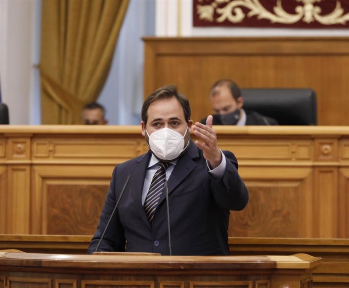 El presidente del PP en Castilla-La Mancha, Paco Núñez, en el pleno de las Cortes