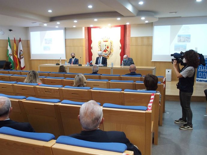 Presentación del libro 'Terminar la Catedral de Málaga... Y otros aconteceres', obra del letrado José Antonio Portillo.