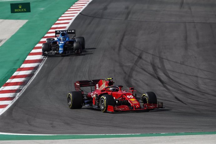 Carlos Sainz (Ferrari) y Fernando Alonso (Alpne)