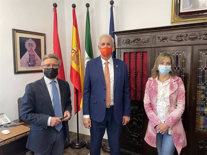 Visita del delegado territorial de de Igualdad, Políticas Sociales y Conciliación de la Junta en Granada, Manuel Montalvo