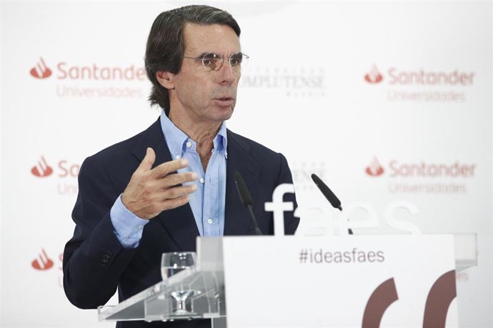 Archivo - El expresidente del Gobierno y presidente de la Fundación FAES, José María Aznar, ofrece la conferencia de clausura del curso 'España: calidad democrática, cohesión y futuro del bienestar'  dentro de los Cursos de verano de El Escorial 2019.