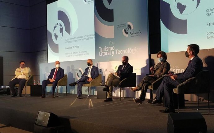 Mesa redonda en el  II Foro de Innovación y Conocimiento 'Andalucía, origen y destino', organizado por LAB-ME, Laboratorio de Innovación Social Magallanes-Elcano celebrado en Málaga