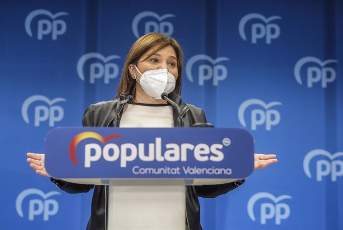 La hasta ahora presidenta del PPCV, Isabel Bonig, durante la rueda de prensa en la que ha anunciado que deja el acta y la portavocía en Les Corts, a 6 de mayo de 2021, en Valencia, Comunidad Valenciana (España). 