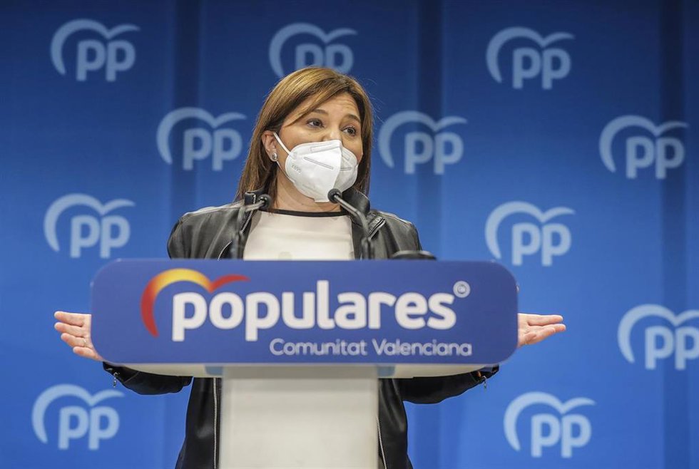 La hasta ahora presidenta del PPCV, Isabel Bonig, durante la rueda de prensa en la que ha anunciado que deja el acta y la portavocía en Les Corts, a 6 de mayo de 2021, en Valencia, Comunidad Valenciana (España).