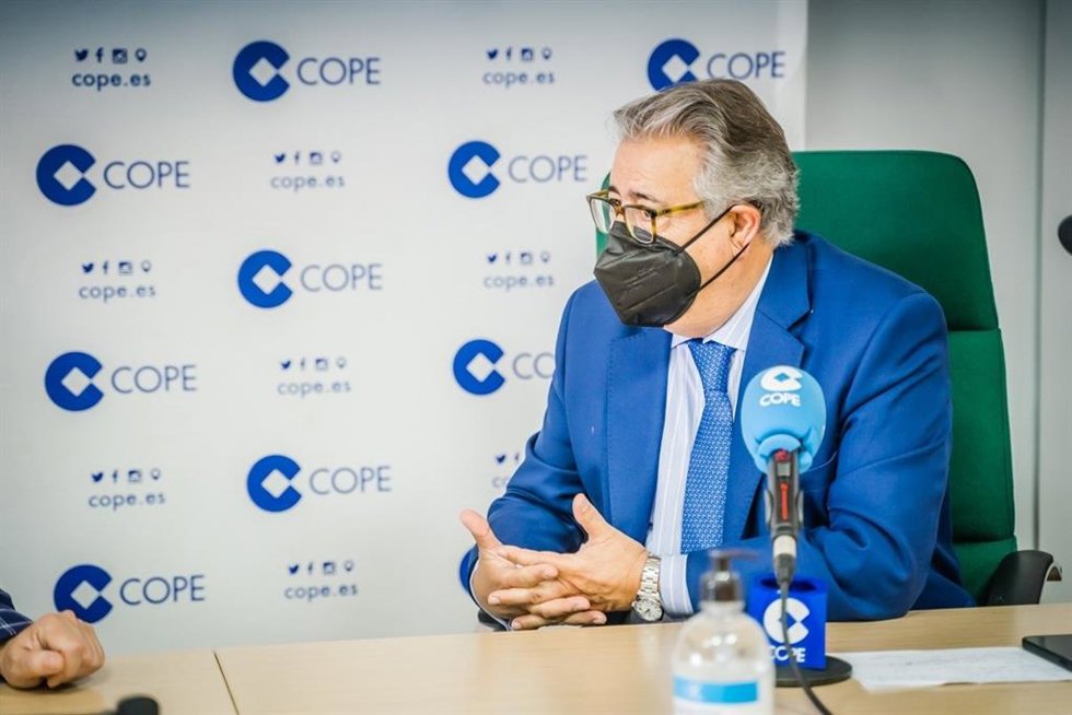 El eurodiputado del PP Juan Ignacio Zoido, en una entrevista con la Cadena COPE Almería.