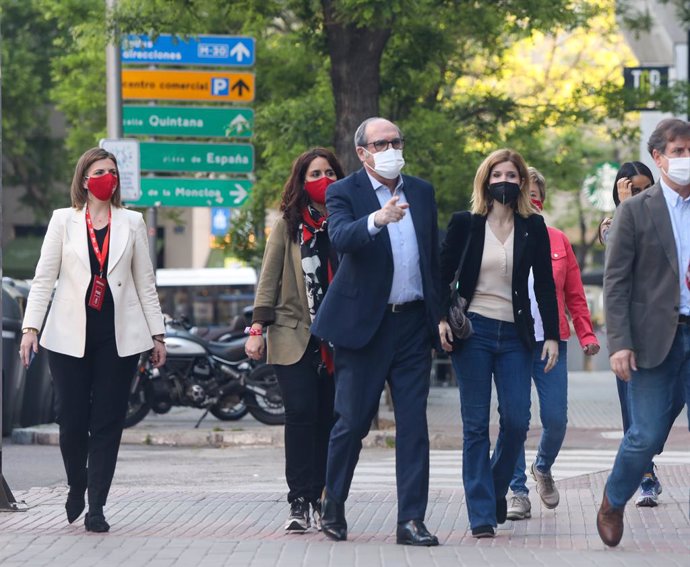 El candidat del PSOE a la Presidncia de la Comunitat de Madrid, Angel Gabilondo, a la seva arribada a l'Hotel Princesa Plaza minuts abans que comencin les votacions de la jornada electoral, a 4 de maig de 2021, a Madrid (Espanya). Un total de 5.112.658