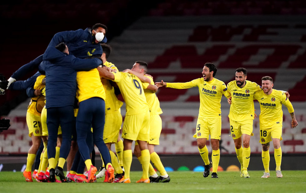06 May 2021, United Kingdom, London: Villarreal players celebrate after the final whistle of the UEFA Europa League Semi-Final second leg soccer match between Arsenal FC and Villarreal CF at Emirates Stadium. Photo: John Walton/PA Wire/dpa