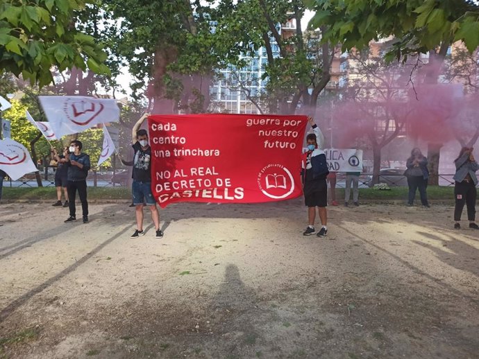 Estudiantes se concentran y dan "el primer paso" de un ciclo de movilizaciones contra el RD de Castells