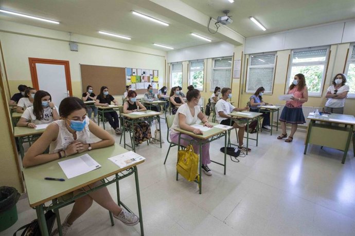 Archivo - EBAU en el IES Ría del Carmen