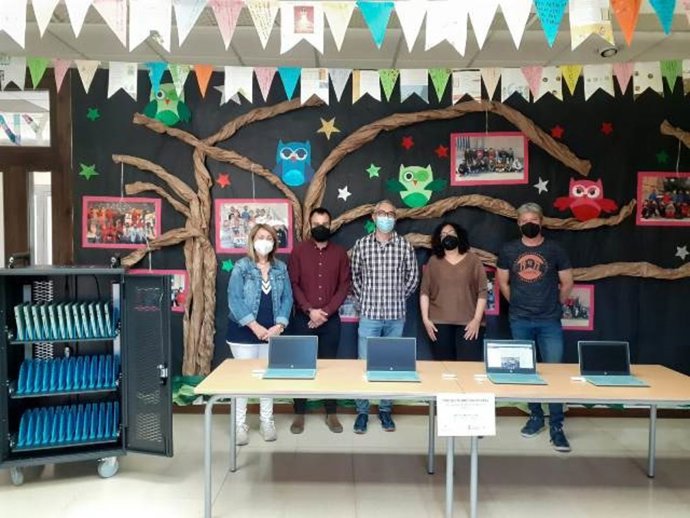 Endesa ha facilitado ordenadores a siete centros educativos de Lleida.