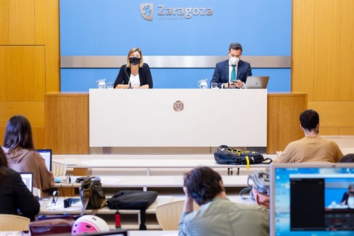 Patricia Cavero, acompañada de Víctor Serrano