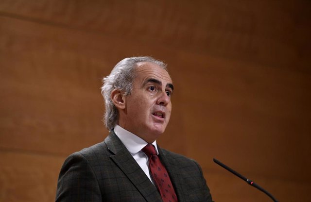 El consejero de Sanidad de la Comunidad de Madrid, Enrique Ruiz Escudero, ofrece una rueda de prensa posterior a la reunión del Consejo de Gobierno, en la Real Casa de Correos