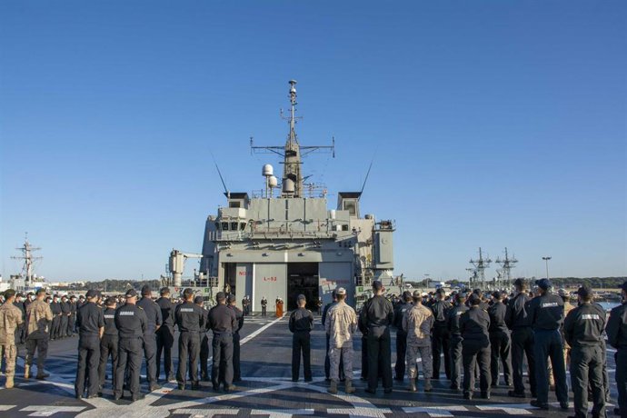 El buque de asalto anfibio 'Castilla' en Rota