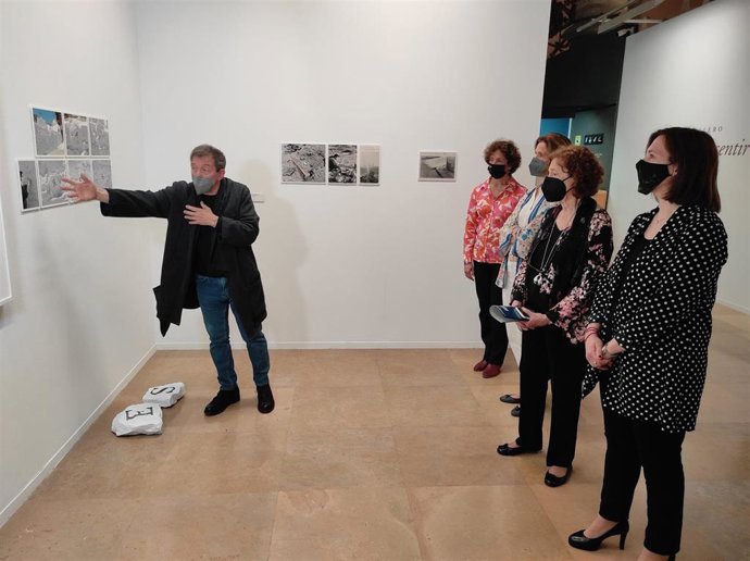 El artista Ricardo Calero invita a la reflexión sobre la condición humana en su exposición de La Lonja.